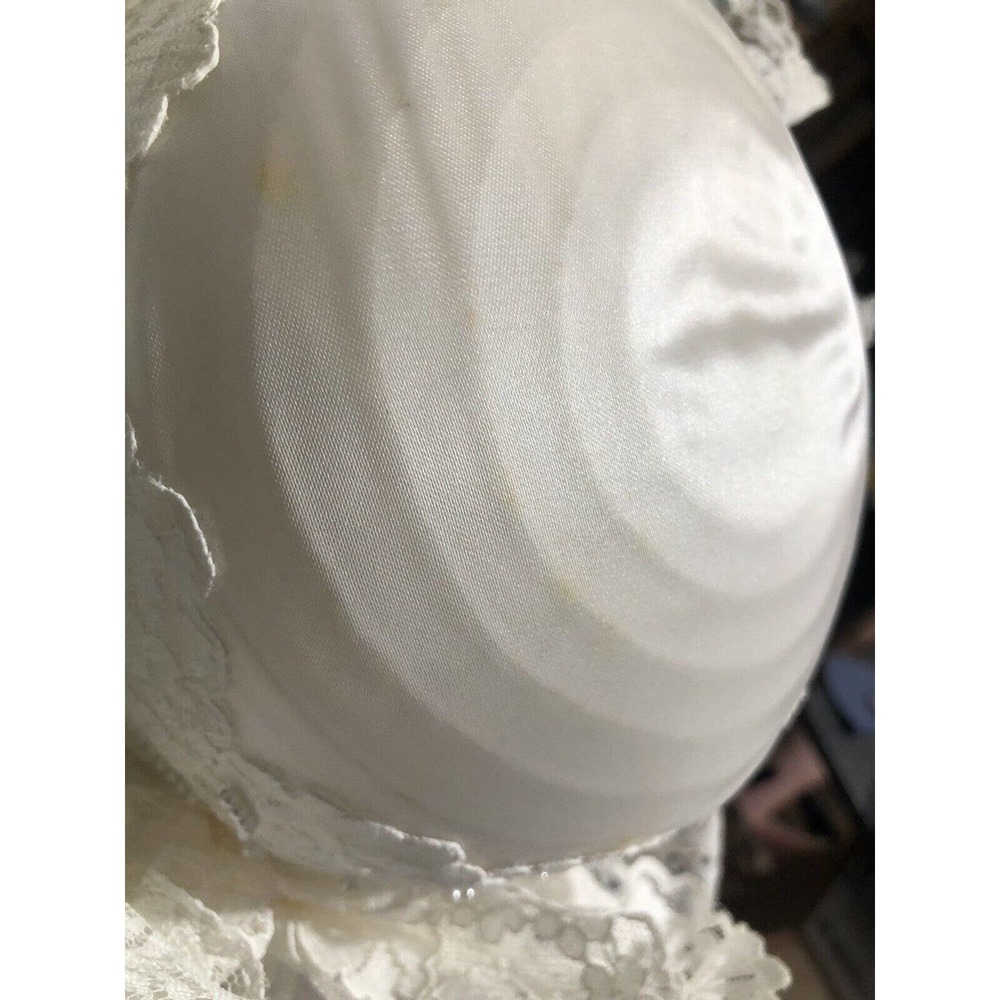 Gorgeous Vintage Wedding Dress With Hat with discoloration on it - Picture 8 of 9